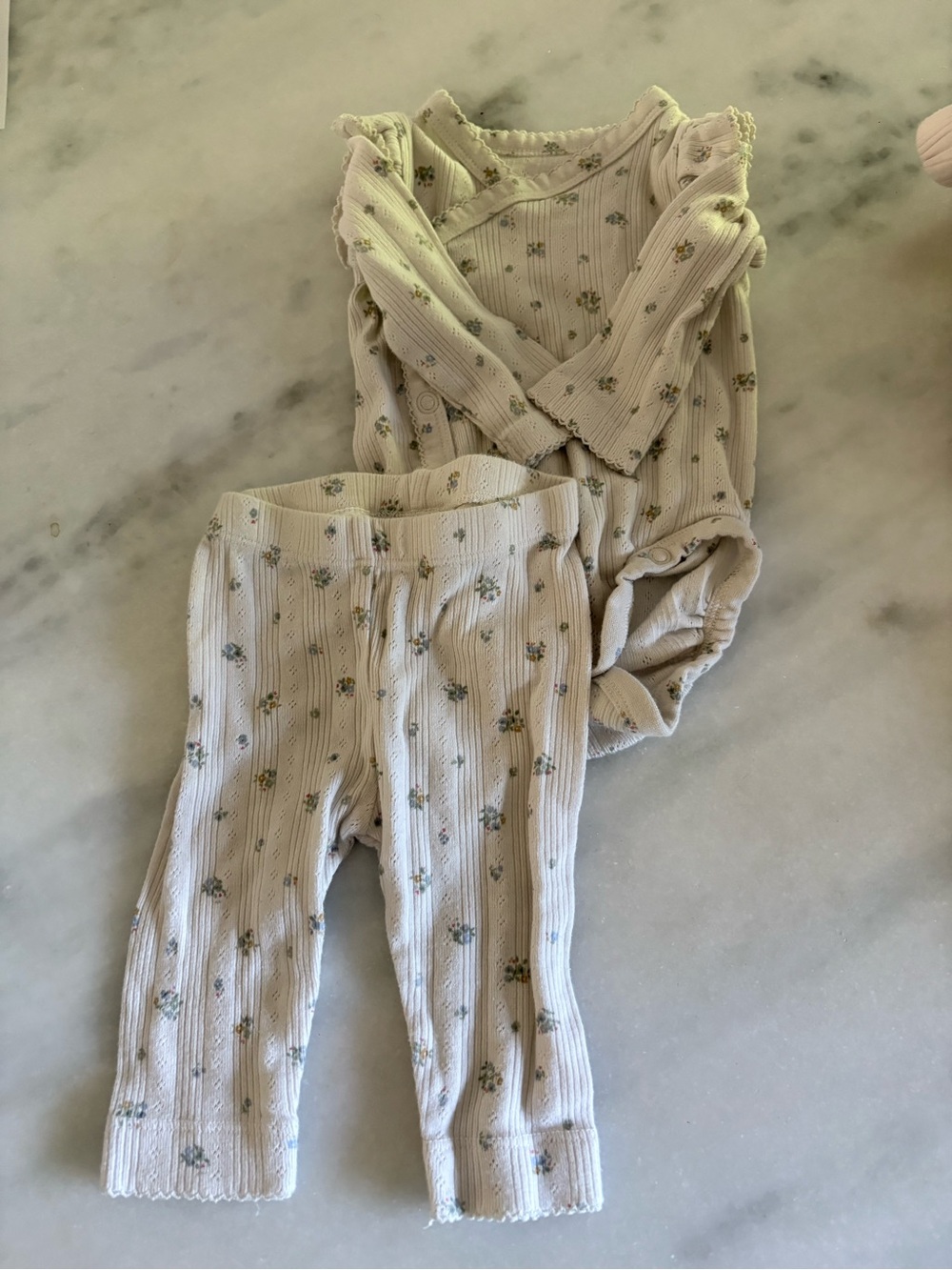 H&M Baby Girl Bundle (newborn and 0-3 month Sizes) - Picture 8 of 11